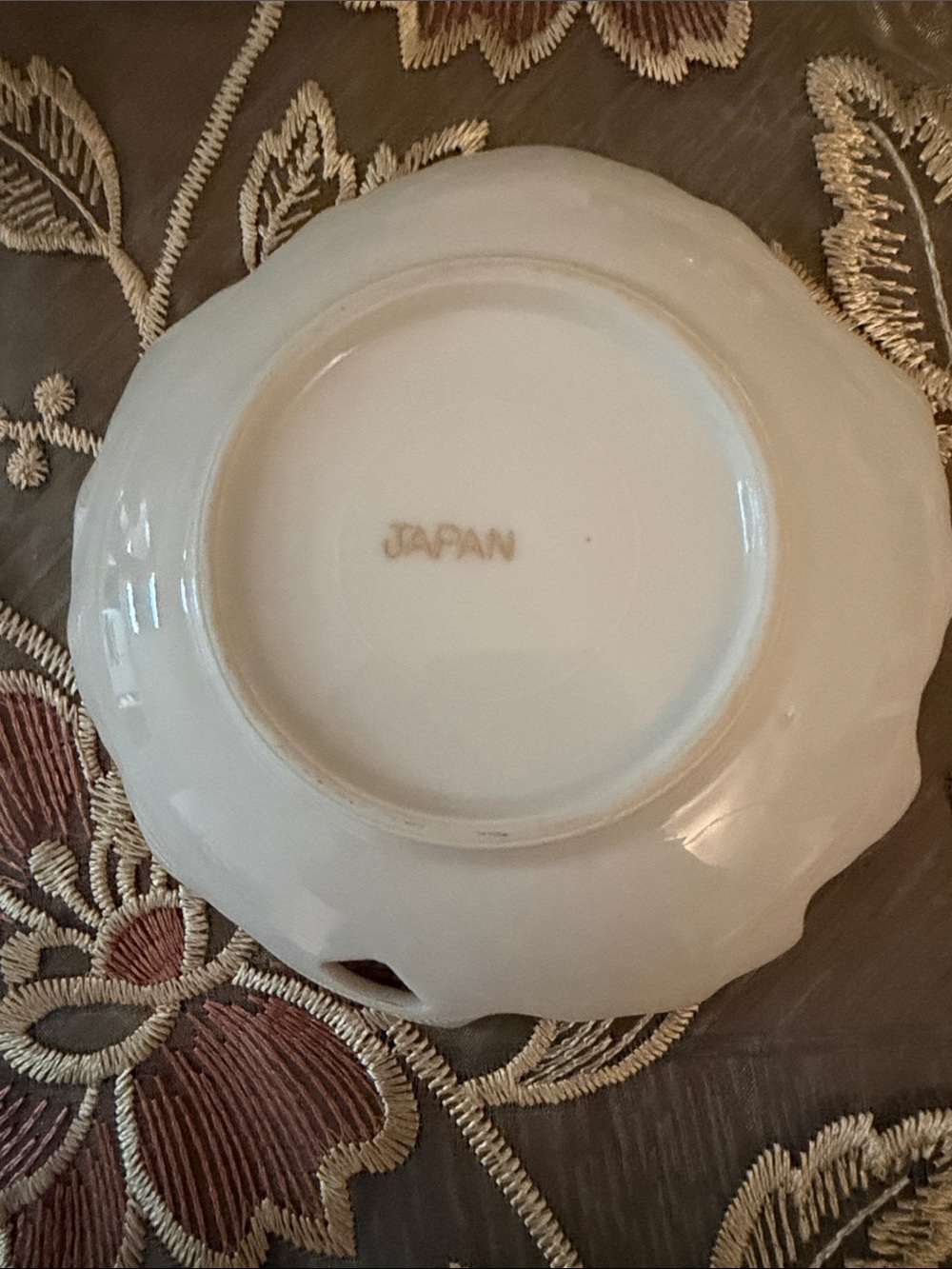 Vintage Floral Gold-Trim Scalloped Porcelain Dish made in Japan - Picture 2 of 3